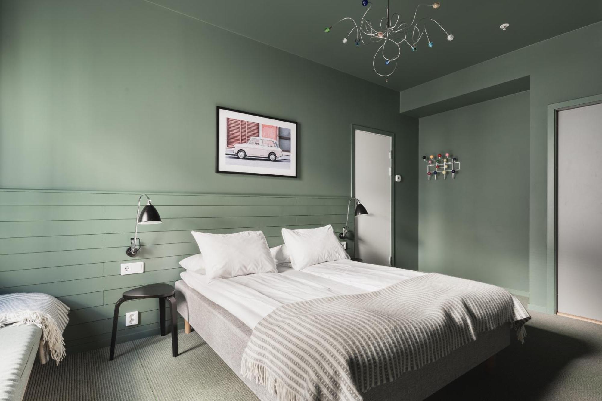 Standard Queen Room